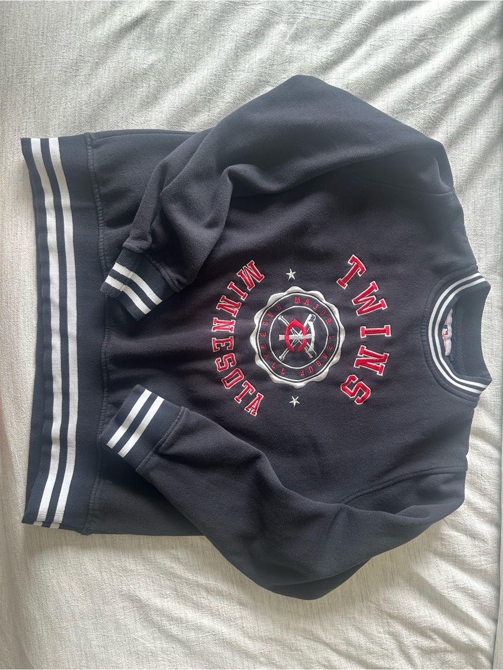 Minnesota Twins Soft As A Grape Embroidered Pullover Sweatshirt Large